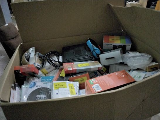 PALLET OF A SIGNIFICANT QUANTITY OF ASSORTED ELECTRONIC ITEMS TO INCLUDE BLACKWEB 4 -IN-1 GAMING KIT, POLAROID CD PLAYER, LOGITECH M171 MOUSE, ROKU EXPRESS, JUST WIRELESS HEADPHONES, ETC