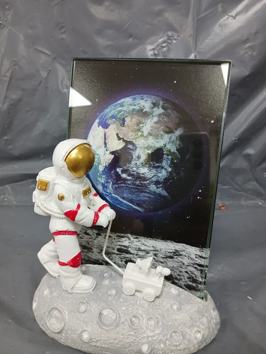 BOXED BRAND NEW WALKING ASTRONAUT DECORATION 