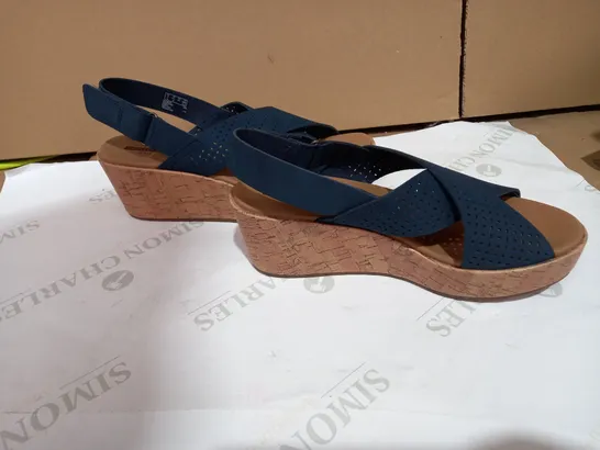 CLARKS LASER CUT LEATHER WEDGE SANDAL STANDARD FIT NAVY - UK SIZE 6