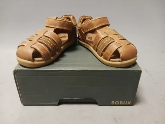 BOXED PAIR OF BOBUX KIDS SANDALS IN CARAMEL EU SIZE 26