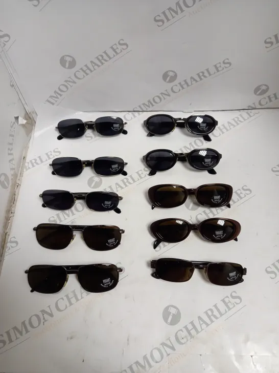 APPROX 10 GLASSES AND SUNGLASSES OF DIFFERENT DESIGNS AND COLOURS - BOXED 