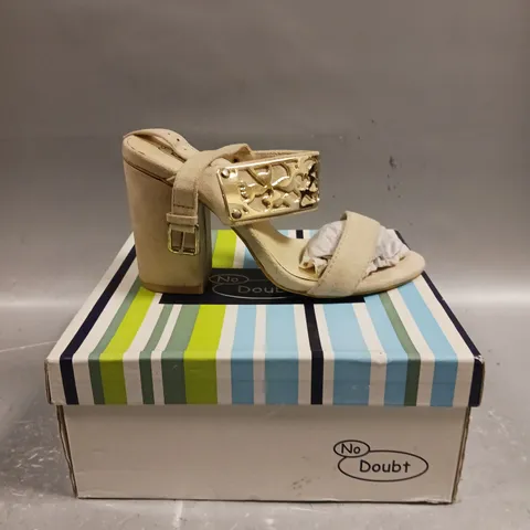 BOXED NO DOUBT BLOCK HEEL WOMENS SHOES - SIZE 4