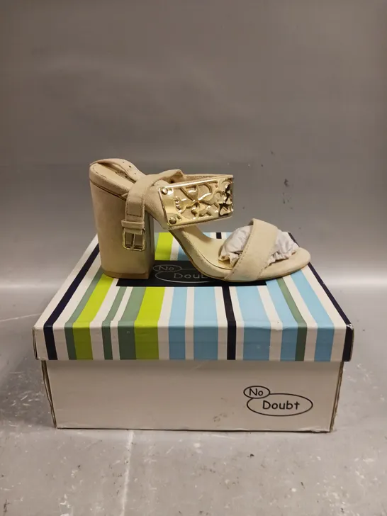 BOXED NO DOUBT BLOCK HEEL WOMENS SHOES - SIZE 4