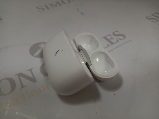 DESIGNER AIRPODS IN THE STYLE OF APPLE (CASE ONLY)