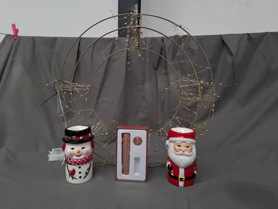 CAGE OF APPROXIMATELY 10 ASSORTED HOUSEHOLD ITEMS TO INCLUDE DECORATIVE WREATH, PRE-LIT FESTIVE CANDLE DECORATIONS, HAIR TRIMMER, ETC - COLLECTION ONLY