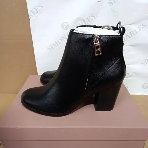 PAIR OF BOXED CARVELA BLACK SYNTHETIC ANKLE BOOTS SIZE 37