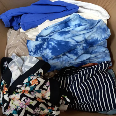 BOX OF APPROX 20 ASSORTED CLOTHING ITEMS TO INCLUDE - JUMPERS TOPS AND TROUSERS 