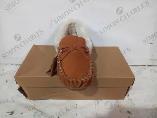 BOXED PAIR OF JO & JOE FAUR FUR LINED LEATHER SLIP-ON SHOES IN COGNAC COLOUR UK SIZE 4