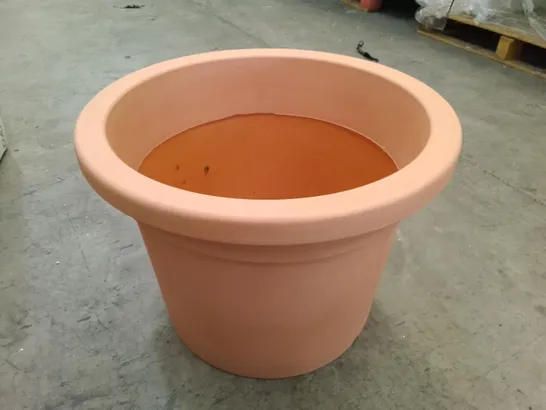 BOXED LARGE PLASTIC PLANT POT