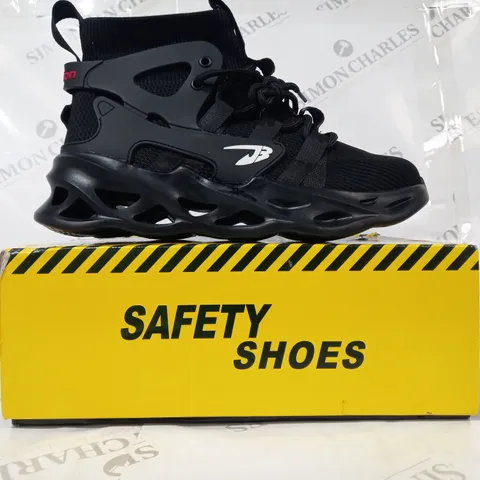 BOXED PAIR OF JB FASHION SAFETY SHOES IN BLACK SIZE UNSPECIFIED