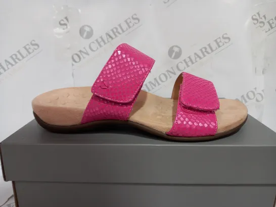 BOXED VIONIC BLACK REST SANDALS IN PINK - WOMENS 6