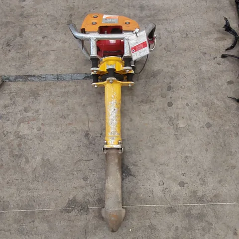 ROBEL 62.05 2 STROKE VERTICAL TAMPER - RAILWAY MAINTENANCE TOOL