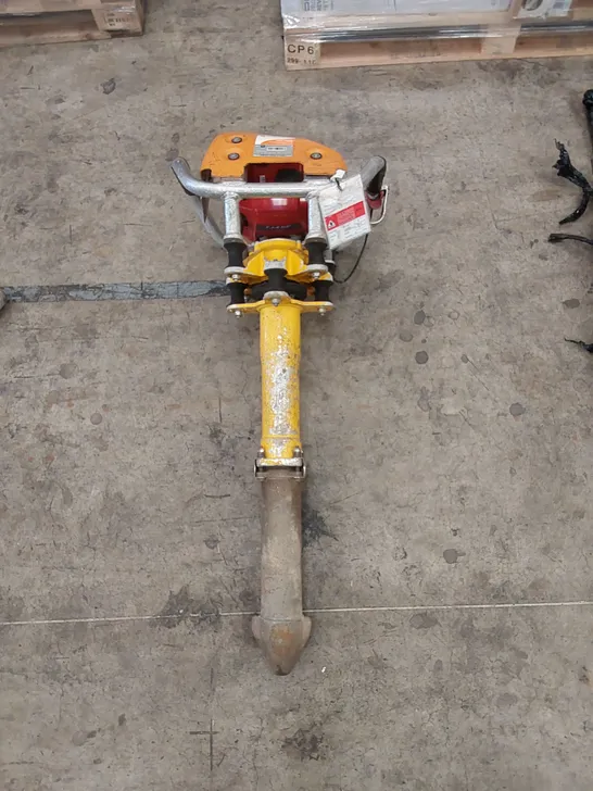 ROBEL 62.05 2 STROKE VERTICAL TAMPER - RAILWAY MAINTENANCE TOOL