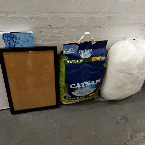 LOT OF 13 ASSORTED HOUSEHOLD ITEMS TO INCLUDE PICTURE FRAMES, CAT LITTER ANS WIND AND RAIN DEFLECTOR / COLLECTION ONLY