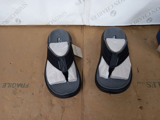 SKETCHERS RELAXED FIT BLACK/GREY SANDALS - UK 8 