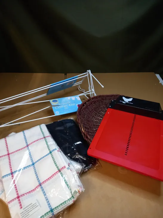 LOT OF APPROXIMATELY 10 HOUSEHOLD ITEMS TO INCLUDE RADIATOR CLOTHES AIRER, WICKER STORAGE BOWL, CHICKEN HOUSE DOOR ETC