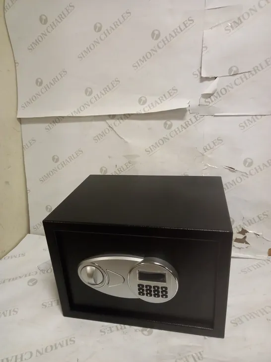 AMAZON BASICS SECURITY SAFE 