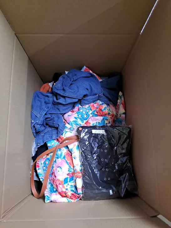 BOX OF APPROXIMATELY 20 ASSORTED CLOTHING AND FASHION ITEMS IN VARIOUS STYLES, SIZES, AND COLOURS - COLLECTION ONLY