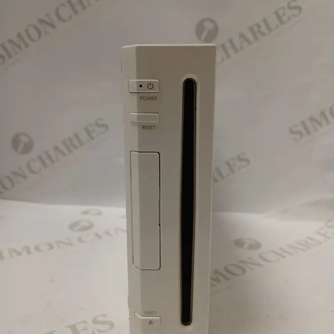 NINTENDO WII GAMING CONSOLE IN WHITE