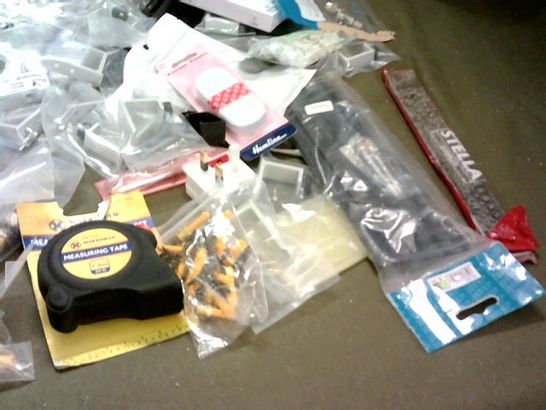 SMALL BOX OF ASSORTED ITEMS INCLUDING PORTABLE DOOR LOCK, TAPE MEASURE, CUTTING PLIERS 