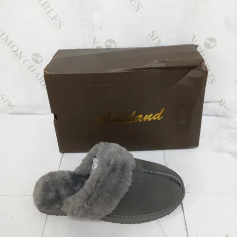 BOXED PAIR OF AUSLAND WOMENS LEATHER WARM SLIPPERS IN WINTAR UK 3/4