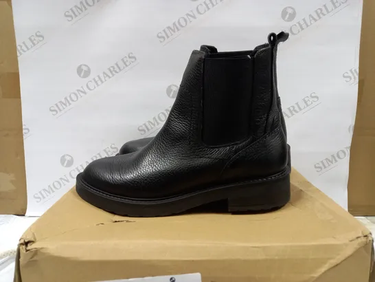 FATFACE BLAKE CHELSEA BOOTS IN BLACK - SIZE 39