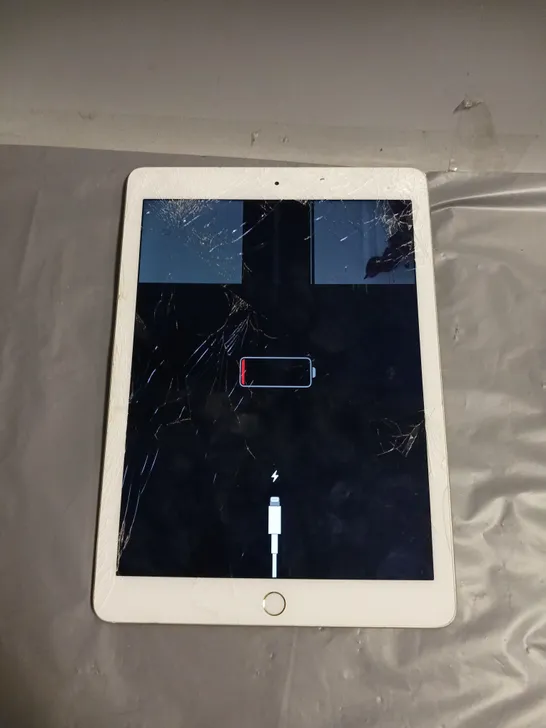 APPLE IPAD AIR 2 TABLET IN GOLD 