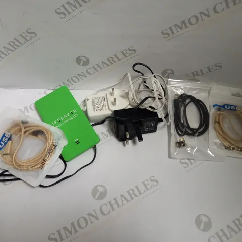 LOT OF ASSORTED POWER CABLES AND ELECTRICALS TO INCLUDE LIFESAVER POWERBANK, USB POWER CABLE, I.T.E POWER SUPPLY, ETC