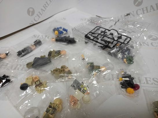 ASSORTED LEGO CHARACTERS AND ACCESSORIES APPROX. 14 PEOPLE
