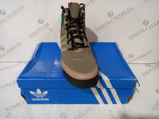 BOXED PAIR OF ADIDAS BAARA BOOTS IN STONE/GREEN UK SIZE 10