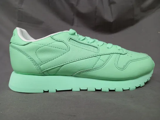 BOXED PAIR OF REEBOK SHOES IN PASTEL GREEN UK SIZE 3