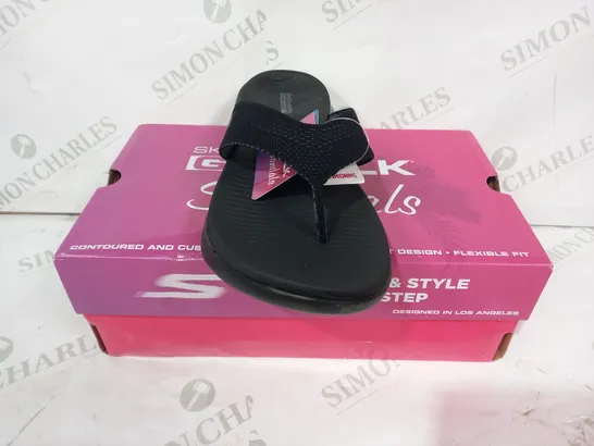 BOXED PAIR OF SKECHERS SANDALS IN BLACK UK SIZE 7