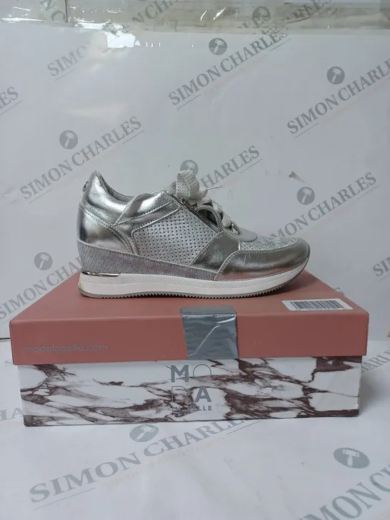 MODA SILVER PANELLED WEDGE STYLE TRAINER SIZE 5