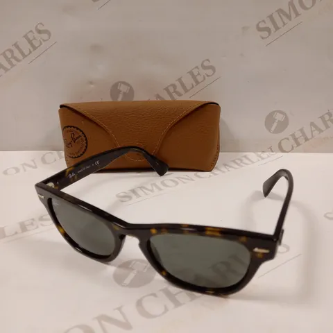 RAY-BAN LARAMIE TORTOISE FRAME SUNGLASSES 