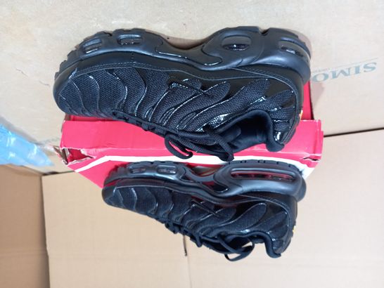 PAIR OF NIKE AIR MAX PLUS UK SIZE 7.5