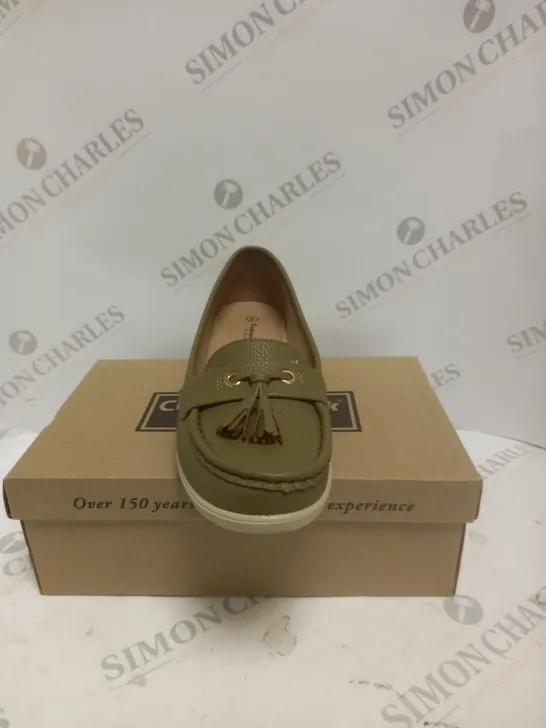 BOXED PAIR OF CUSHION WALK TASSLE LOAFERS IN KHAKI - SIZE 7 