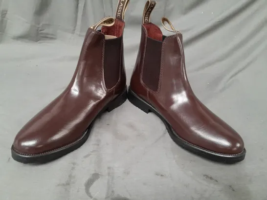 BOXED PAIR OF RHINEGOLD ANKLE BOOTS IN DARK BROWN SIZE 9