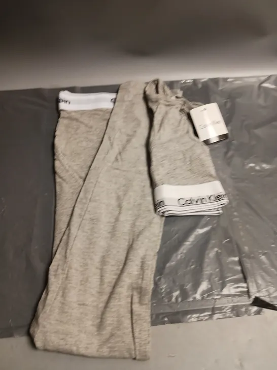 BOXED CALVIN KLEIN LADIES CROP TOP AND LEGGINGS SET GREY SIZE S