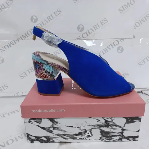 BOXED PAIR OF MODA IN PELLE SLINGBACK SHOES IN COLBALT BLUE - UK SIZE 7