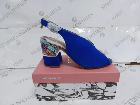 BOXED PAIR OF MODA IN PELLE SLINGBACK SHOES IN COLBALT BLUE - UK SIZE 7