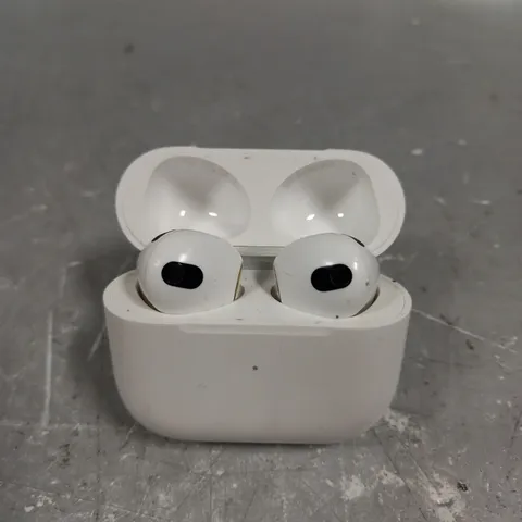 APPLE AIRPODS WITH CHARGING CASE - A2566 