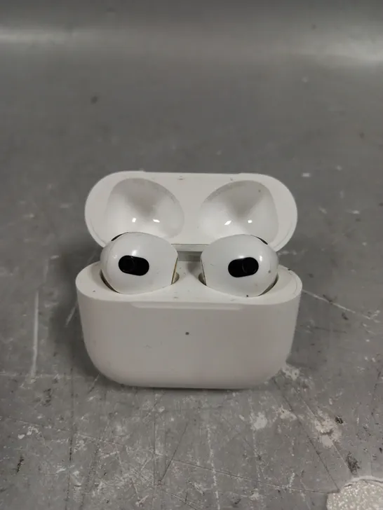 APPLE AIRPODS WITH CHARGING CASE - A2566 