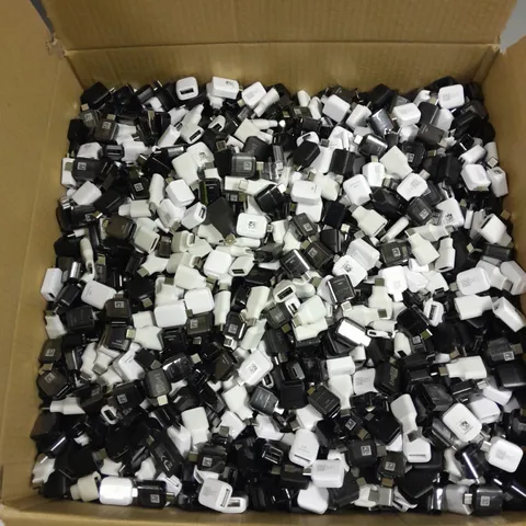 LARGE QUANTITY OF ASSORTED USB/C PHONE ADAPTERS 