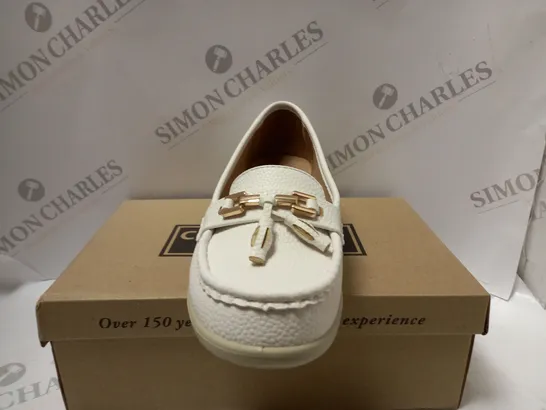 BOXED CUSHION-WALK LOAFERS, WHITE - SIZE 7