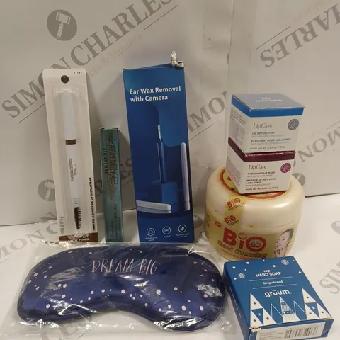 BOX OF APPROXIMATELY 15 ASSORTED COSMETIC ITEMS TO INCLUDE EAR WAX REMOVAL CAMERA, GRUUM HAND SOAP, ARBONNE LIP CARE ETC