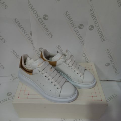 BOXED PAIR OF DESIGNER WHITE/GOLD TRAINERS SIZE 38