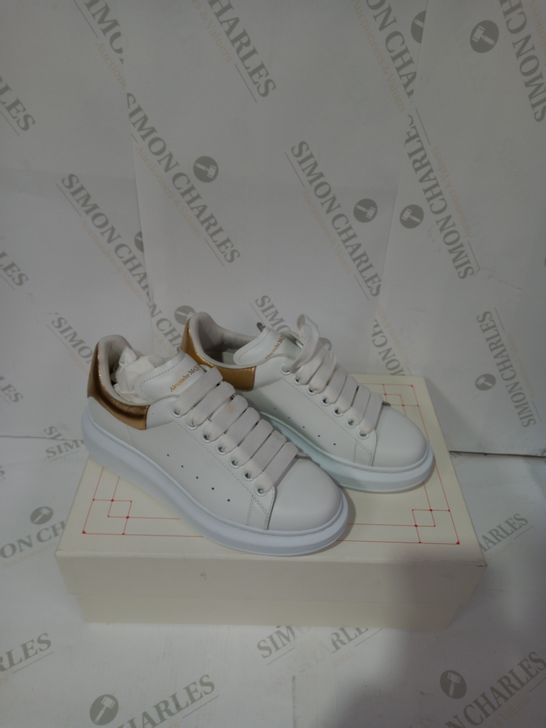 BOXED PAIR OF DESIGNER WHITE/GOLD TRAINERS SIZE 38