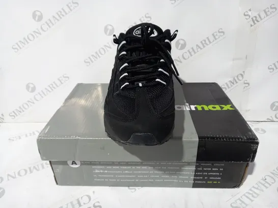 BOXED PAIR OF NIKE AIR MAX 95 SHOES IN BLACK UK SIZE 8.5