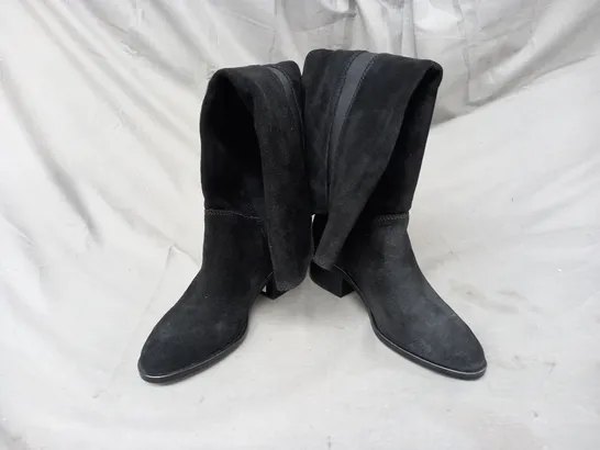 BOXED PAIR OF STEVE MADDEN GISELLE KNEE-HIGH BOOTS IN BLACK EU SIZE 36