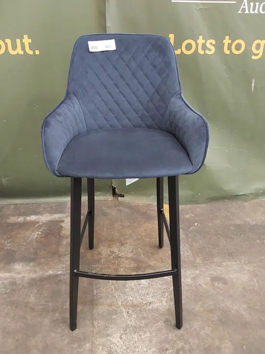 DARK BLUE VELVET DINING CHAIR